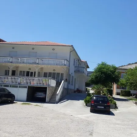 Anka Bunic Bed & Breakfast 3*